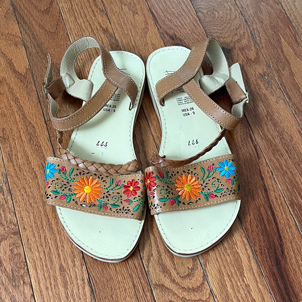NWOT Colorful Floral Women’s Sandals from Mexico